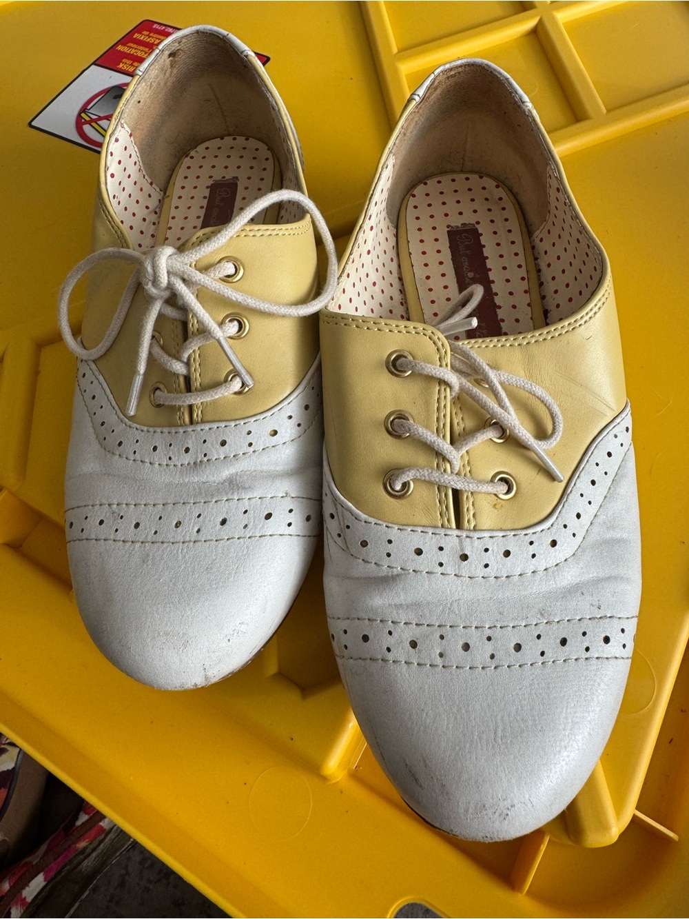 Vintage Inspired Two-Tone Lace-Up Oxford Shoes - Yellow & White